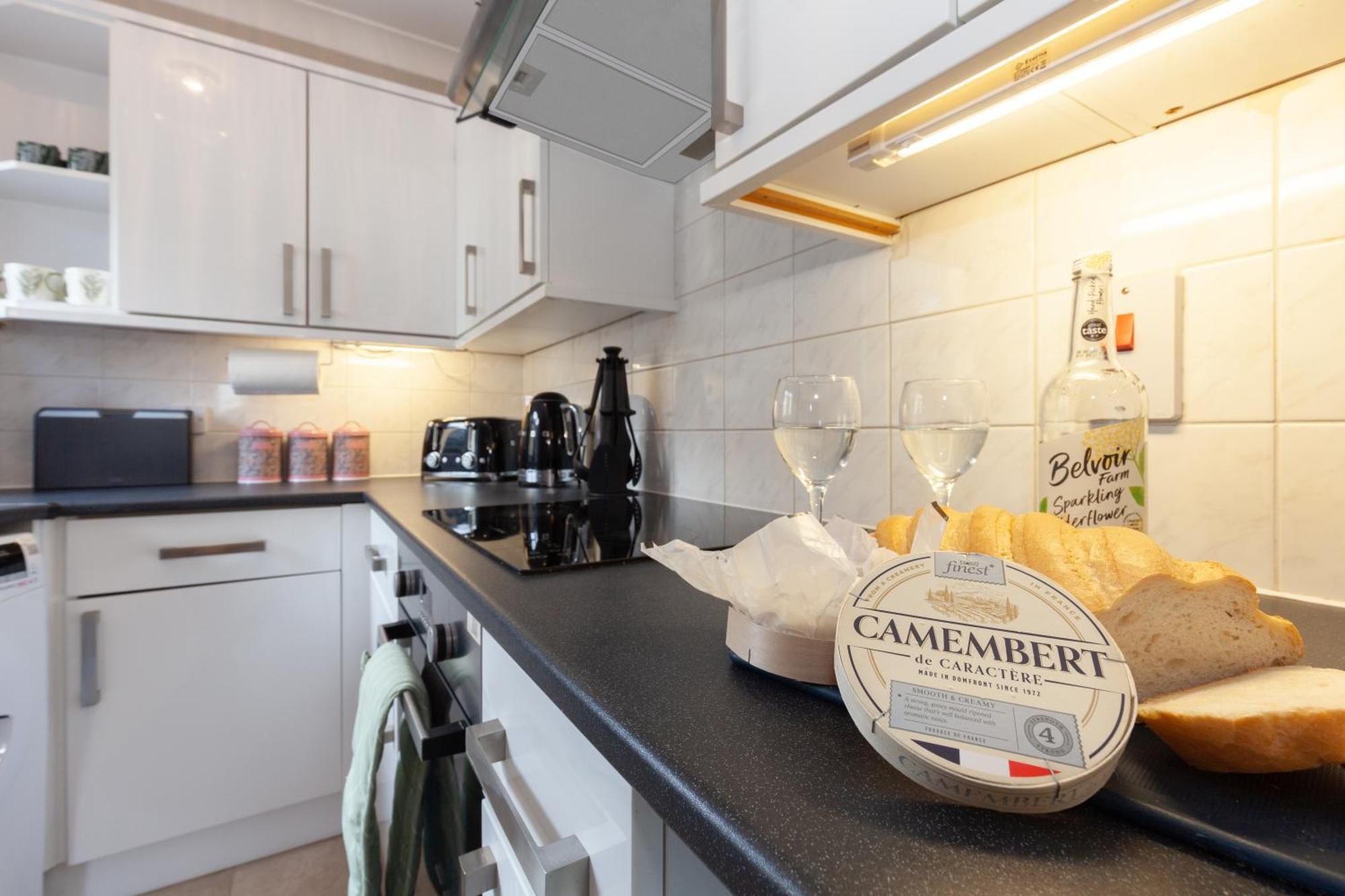 A Gem Nestled In The Heart Of Oxford With Parking! Apartment Exterior photo